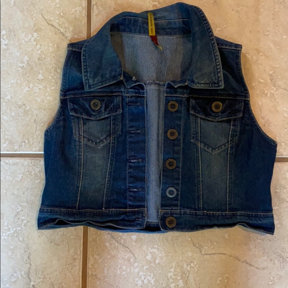 Semi cropped denim vest